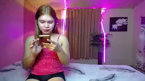 Snapshot of sweet_trexie chatting on October 16, 12:27 pm sweet_trexie online show from October 16, 12:27 pm