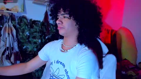 Snapshot of sweet_vond chatting on March 5, 7:49 am Steven independent model online show from March 5, 7:49 am