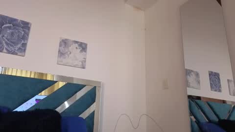Snapshot of sweetblueberry_ chatting on October 13, 1:02 pm Cinthia online show from October 13, 1:02 pm