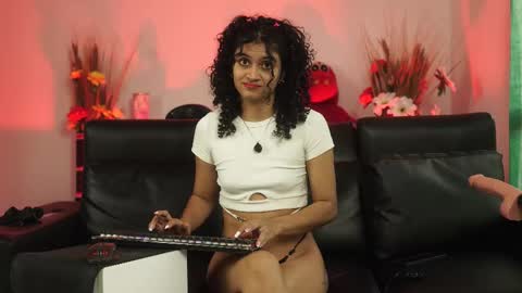 Salom independent model online show from October 28, 7:04 pm