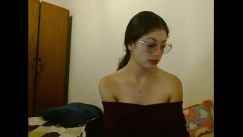 sweetcalm_ online show from April 3, 5:36 am