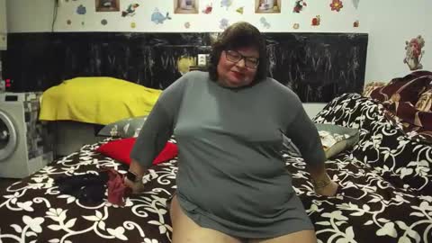 sweetestmilf4you online show from February 17, 7:13 pm