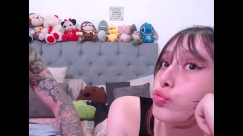 Snapshot of sweethoney22_ chatting on February 13, 10:00 pm Sabrina y Eliot online show from February 13, 10:00 pm