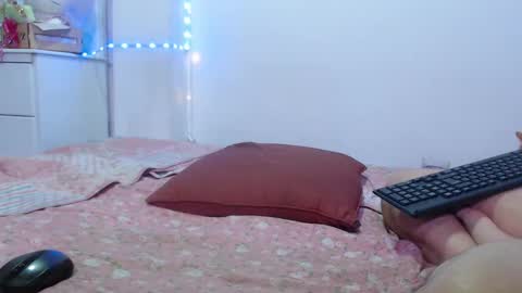 Snapshot of sweethoney22_ chatting on October 4, 4:43 am Sabrina y Eliot online show from October 4, 4:43 am