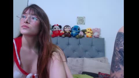 Snapshot of sweethoney22_ chatting on March 12, 7:35 am Sabrina y Eliot online show from March 12, 7:35 am