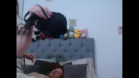 Snapshot of sweethoney22_ chatting on February 3, 11:31 am Sabrina y Eliot online show from February 3, 11:31 am