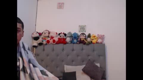 Snapshot of sweethoney22_ chatting on January 25, 11:23 am Sabrina y Eliot online show from January 25, 11:23 am