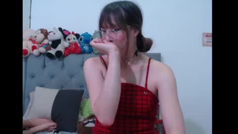 Snapshot of sweethoney22_ chatting on March 7, 6:13 am Sabrina y Eliot online show from March 7, 6:13 am