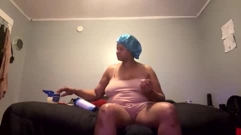 sweetie8582 online show from April 12, 11:53 pm