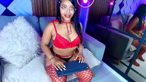 Snapshot of sweetie_foxxxx chatting on October 7, 11:17 am violeta online show from October 7, 11:17 am