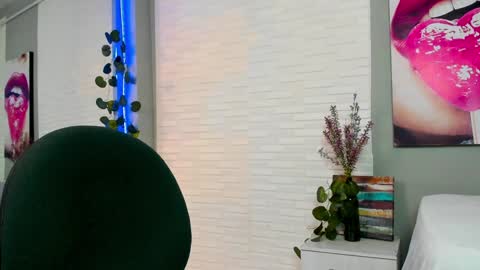 Snapshot of sweetieandjuiicy chatting on January 22, 10:05 pm Call me Nataly online show from January 22, 10:05 pm