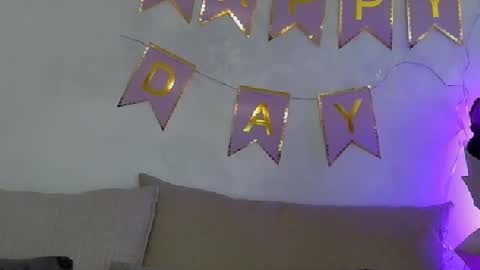 Snapshot of sweetiedarlingxoxox chatting on September 20, 9:34 am Daddy Babby Girl online show from September 20, 9:34 am