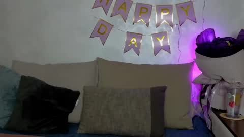Snapshot of sweetiedarlingxoxox chatting on September 21, 3:16 pm Daddy Babby Girl online show from September 21, 3:16 pm