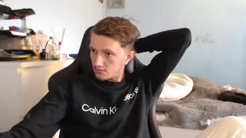 Cat online show from November 1, 8:35 am