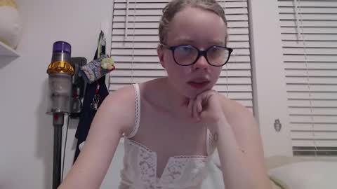 Sweetiek1tty online show from September 12, 12:12 am