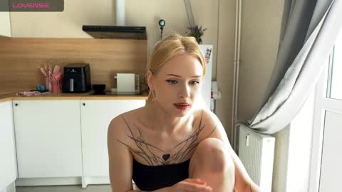 sweetie Lisa3 online show from May 25, 7:03 am