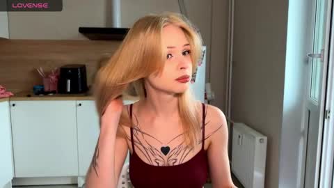 sweetie Lisa3 online show from May 22, 6:31 am