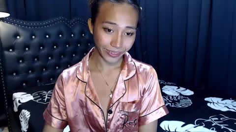 Snapshot of sweetiie_caren chatting on March 5, 6:23 pm CAREN online show from March 5, 6:23 pm