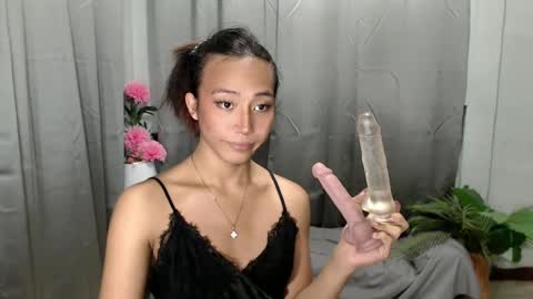 Snapshot of sweetiie_caren chatting on March 7, 8:34 am CAREN online show from March 7, 8:34 am