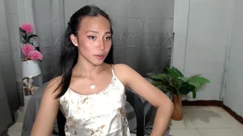 Snapshot of sweetiie_caren chatting on February 27, 6:13 am CAREN online show from February 27, 6:13 am