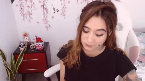 Snapshot of sweetkatik chatting on October 25, 5:02 pm karen online show from October 25, 5:02 pm