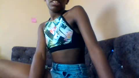 Snapshot of sweetkola1 chatting on October 21, 1:38 pm sweetkola online show from October 21, 1:38 pm