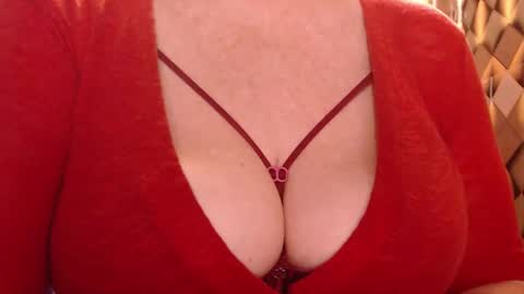 Snapshot of sweetli_angel chatting on October 12, 1:42 am sweetli_angel online show from October 12, 1:42 am