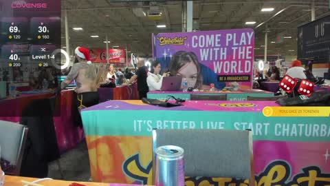 Snapshot of sweetlikestrawberrywine chatting on December 7, 11:18 pm Strawberry Wine online show from December 7, 11:18 pm