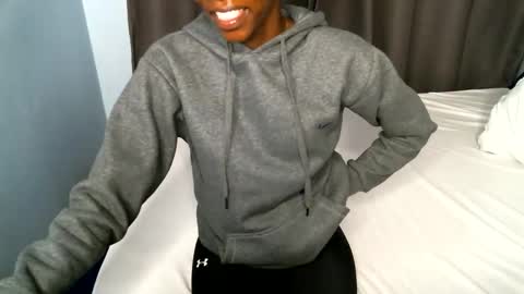 Snapshot of sweetlilly2540 chatting on October 8, 8:04 pm sweetlilly2540 online show from October 8, 8:04 pm