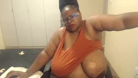 Snapshot of sweetnoziexxx chatting on February 27, 4:53 pm sweetnoziexxx online show from February 27, 4:53 pm