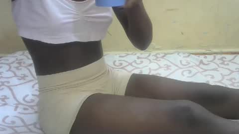 Snapshot of sweetvallerie chatting on March 5, 11:28 am sweetvallerie online show from March 5, 11:28 am