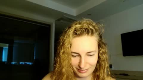 sweety_fruits online show from February 18, 5:07 am