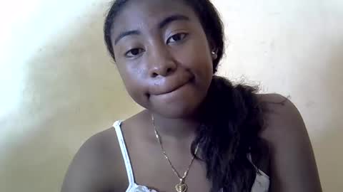 Snapshot of sweety_miorah_7 chatting on October 26, 6:40 pm Miorah online show from October 26, 6:40 pm