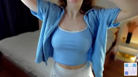 Snapshot of sweety_xis chatting on October 18, 1:59 pm Bella . online show from October 18, 1:59 pm