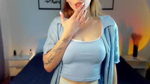 Snapshot of sweety_xis chatting on October 5, 10:23 am Bella . online show from October 5, 10:23 am