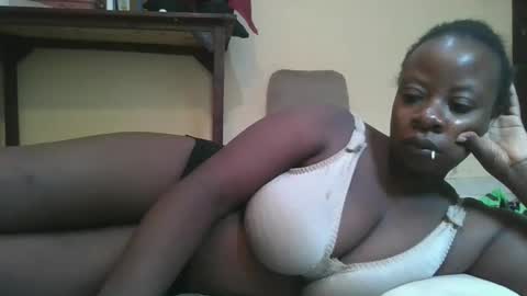 sweetyass25 online show from April 17, 6:16 am