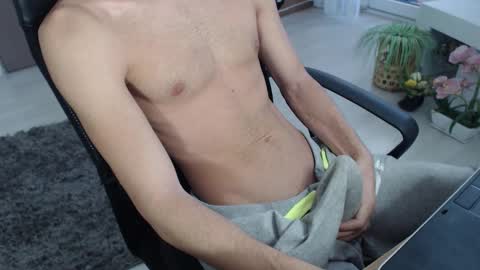 SwetLittleBoy4u online show from September 16, 9:33 am