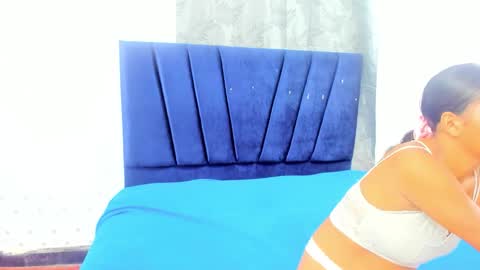 swett_mila_ online show from January 18, 12:58 pm