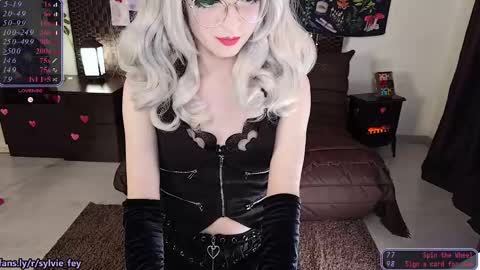 Snapshot of sylvie_fey chatting on February 13, 10:11 pm Sylvie online show from February 13, 10:11 pm