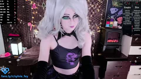 Snapshot of sylvie_fey chatting on December 30, 12:43 am Sylvie online show from December 30, 12:43 am
