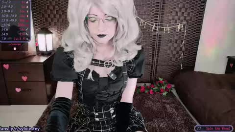 Snapshot of sylvie_fey chatting on February 23, 10:09 pm Sylvie online show from February 23, 10:09 pm