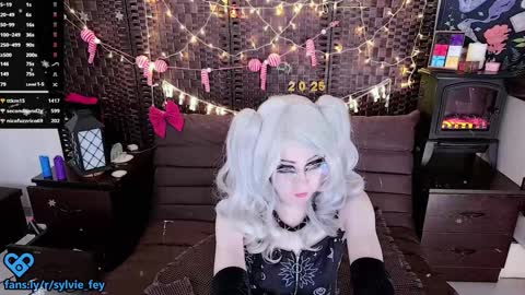 Snapshot of sylvie_fey chatting on January 1, 2:41 am Sylvie online show from January 1, 2:41 am