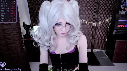 Snapshot of sylvie_fey chatting on January 12, 12:49 am Sylvie online show from January 12, 12:49 am