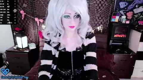 Snapshot of sylvie_fey chatting on January 3, 2:43 am Sylvie online show from January 3, 2:43 am