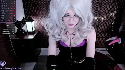 Snapshot of sylvie_fey chatting on January 12, 4:00 am Sylvie online show from January 12, 4:00 am