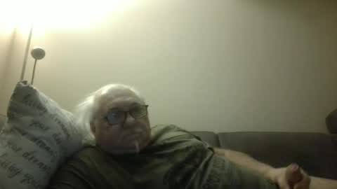 Snapshot of synek65 chatting on December 15, 9:20 pm synek65 online show from December 15, 9:20 pm