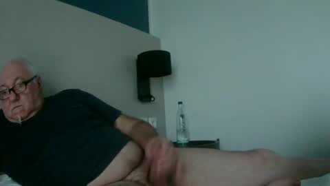Snapshot of synek65 chatting on January 17, 3:43 pm synek65 online show from January 17, 3:43 pm