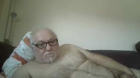 Snapshot of synek65 chatting on December 6, 1:27 pm synek65 online show from December 6, 1:27 pm