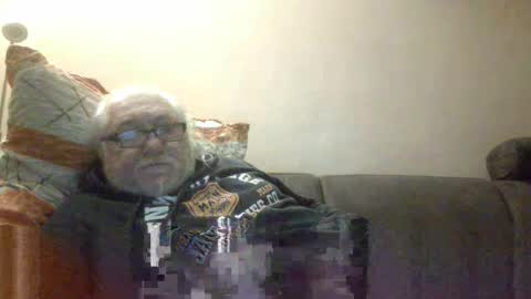 Snapshot of synek65 chatting on December 8, 4:28 pm synek65 online show from December 8, 4:28 pm