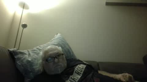 Snapshot of synek65 chatting on December 24, 5:05 am synek65 online show from December 24, 5:05 am